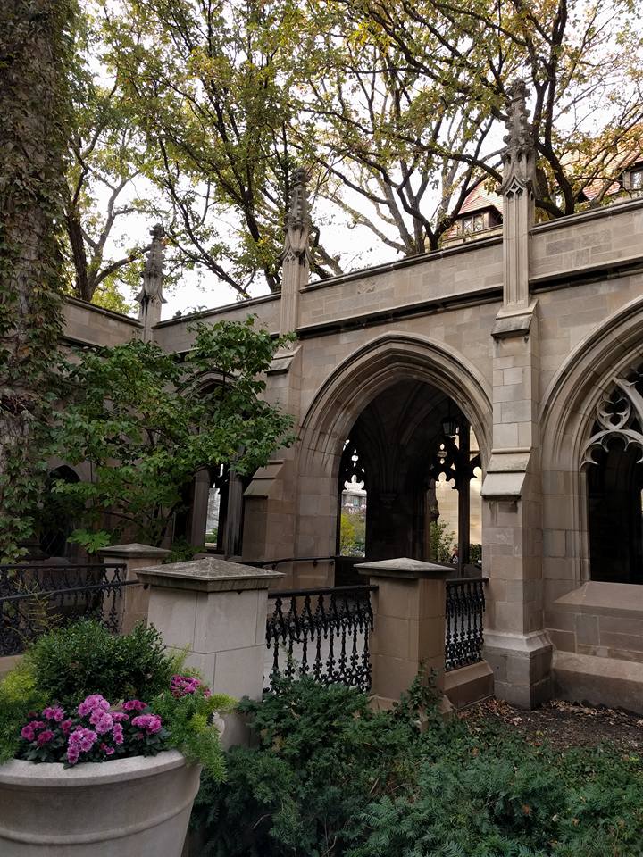 An arched doorway at the University of Chicago
